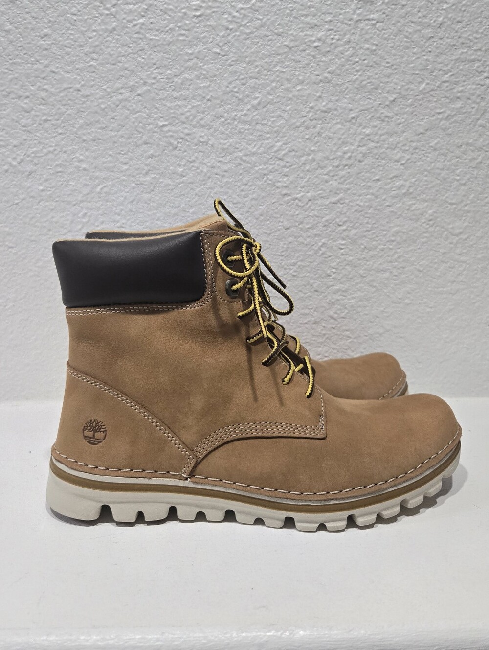 NWOB Timberland Brookton 6-Inch Boots Women’s 8 Wheat OrthoLite Gorpcore
